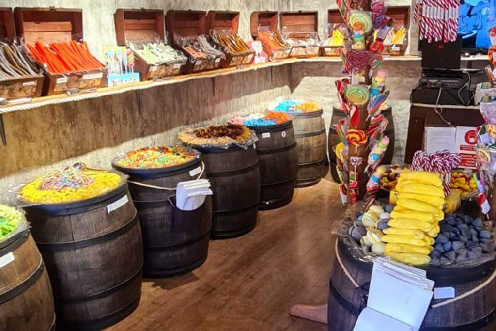 Roto sodi za deževnico polni bonbonov Hrvaška Candy Shop