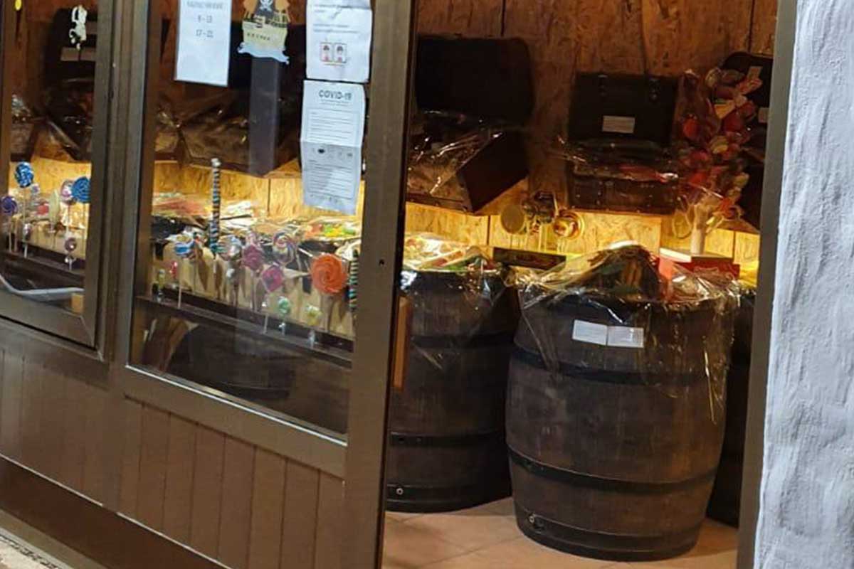 Roto sodi za deževnico polni bonbonov Hrvaška Candy Shop